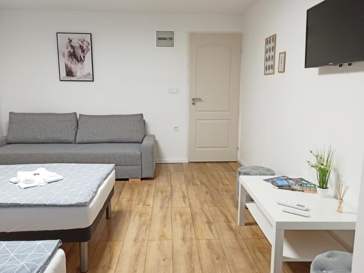 Grafit Apartmanok Hajdúnánás Bagian luar foto